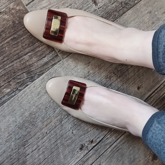 Vintage Salvatore Ferragamo Beige Leather Pumps - Picture 13 of 16